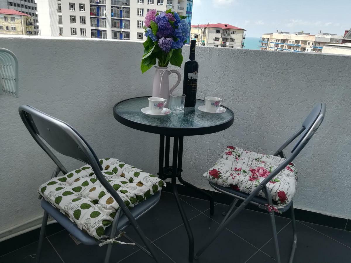 Apartament In Real Pealce In Batumi Esterno foto